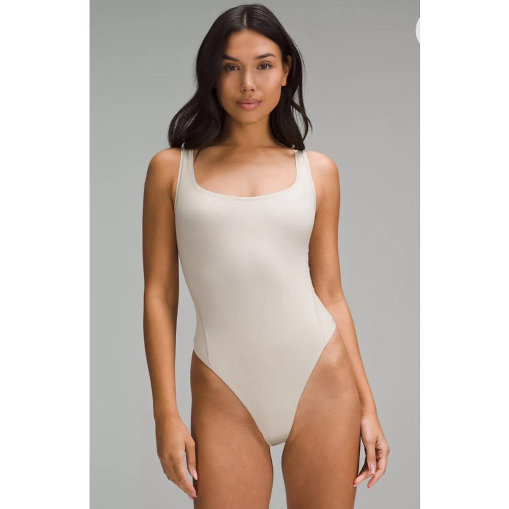 Lululemon Nulu Square-Neck Sleeveless Bodysuit MOVT‎ M
Color: Mojave Tan medium